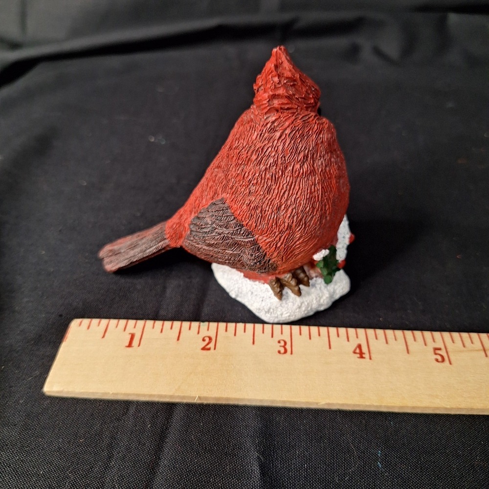 collectible craft 4"  Resin "Red Cardinal in the‎ Snow" Figurine